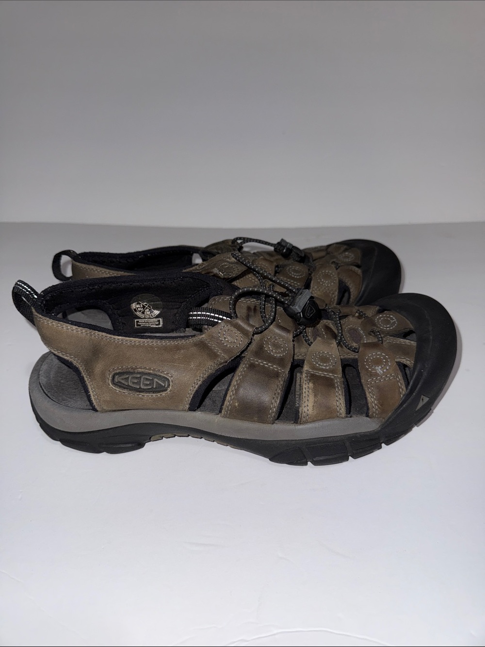 Keen Men's Brown and Black Closed-Toe Hiking Sandals